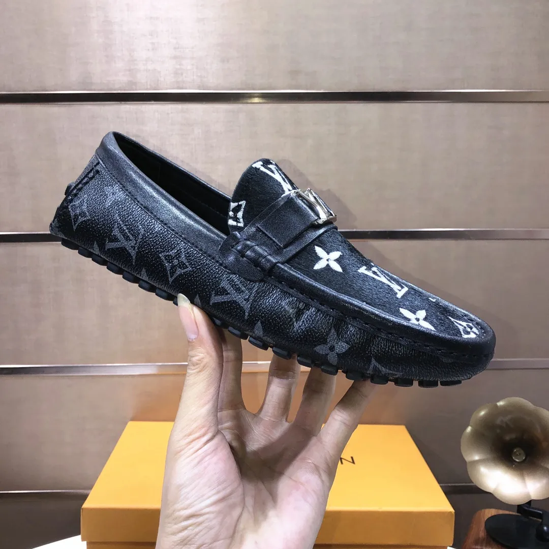 Men's men's shoes 💰420💰 [LV Doudou shoes] (water-dyed cowhide lining) new model is on the market, available on the official website. The new Doudou shoes are processed into single-color materials, and the uppers are made of imported cowhide material. The body of the shoe is fully hemmed with mark thread, and is lined with imported original cowhide leather. The elegant shoe shape is super suitable for all-matching, and the size is 38-44.